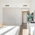 Dubai Dreamland 1Br For 4, King Bed, Pool, Sauna, Gym, Free Parking