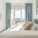 Dubai Dreamland 1Br For 4, King Bed, Pool, Sauna, Gym, Free Parking