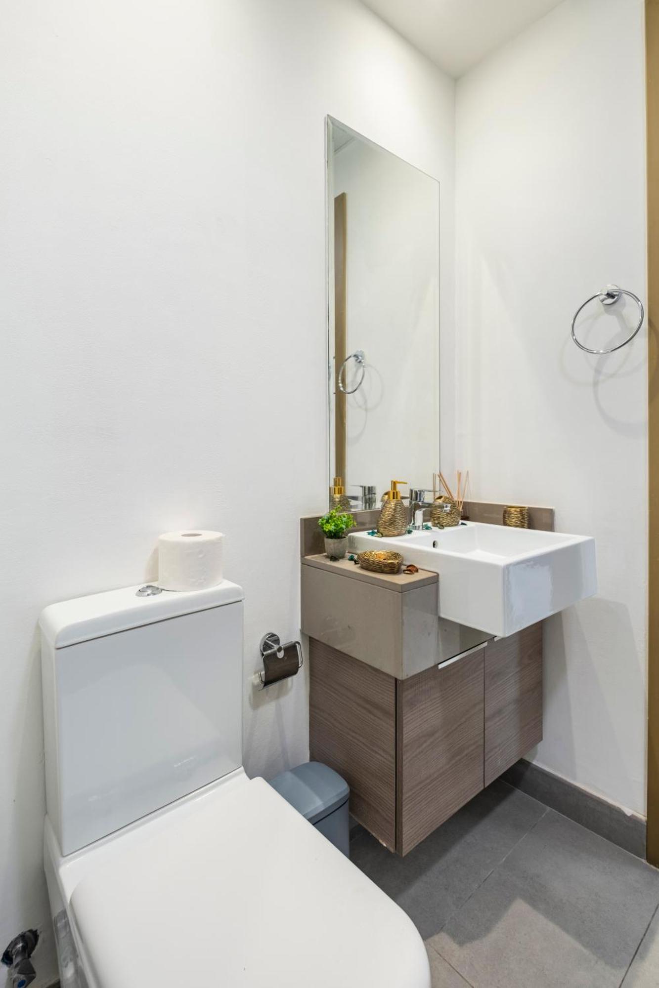 Dreamland 1br For 4, King Bed, Pool, Sauna, Gym, Free Parking Apartment *
