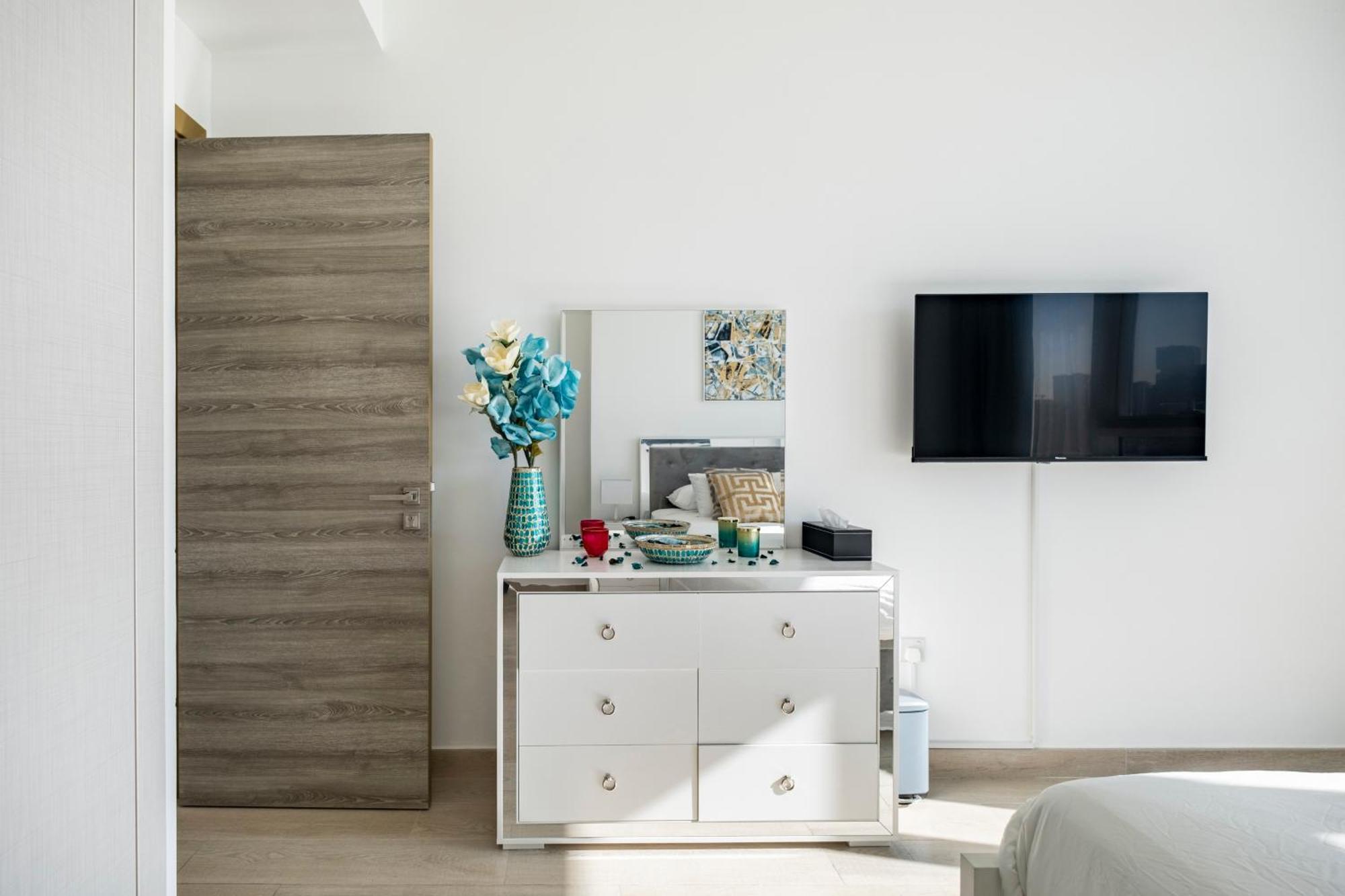 Apartment Dreamland 1br For 4, King Bed, Pool, Sauna, Gym, Free Parking *
