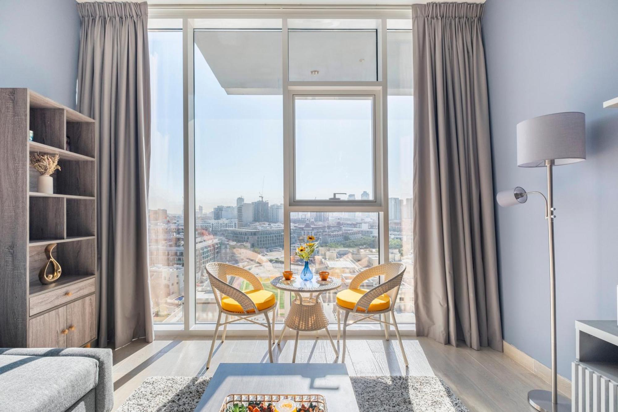 Apartment Dreamland 1br For 4, King Bed, Pool, Sauna, Gym, Free Parking Dubai