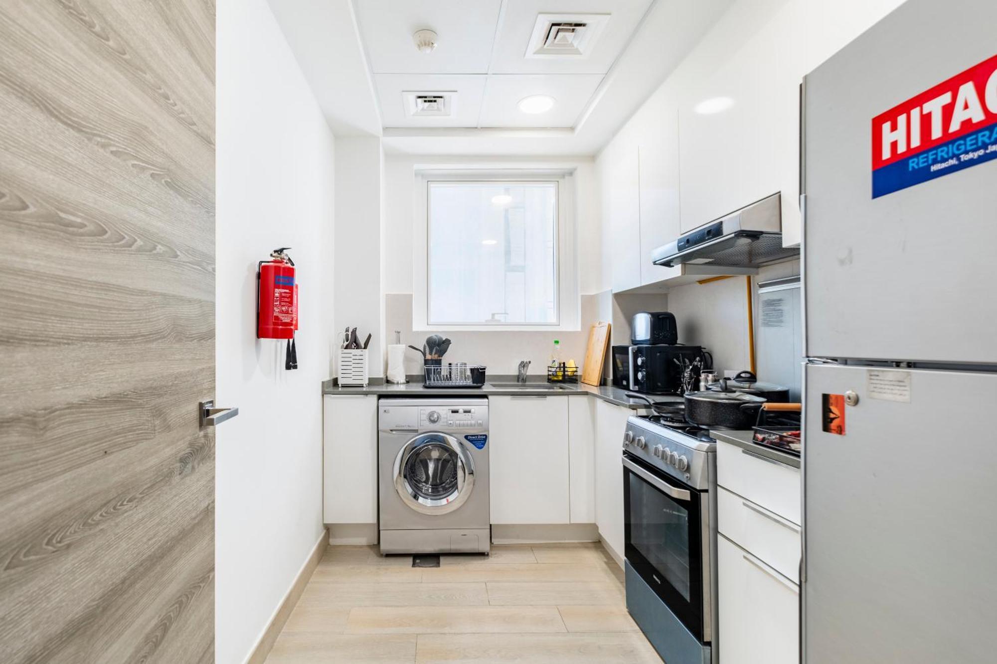 Dreamland 1br For 4, King Bed, Pool, Sauna, Gym, Free Parking Apartment *