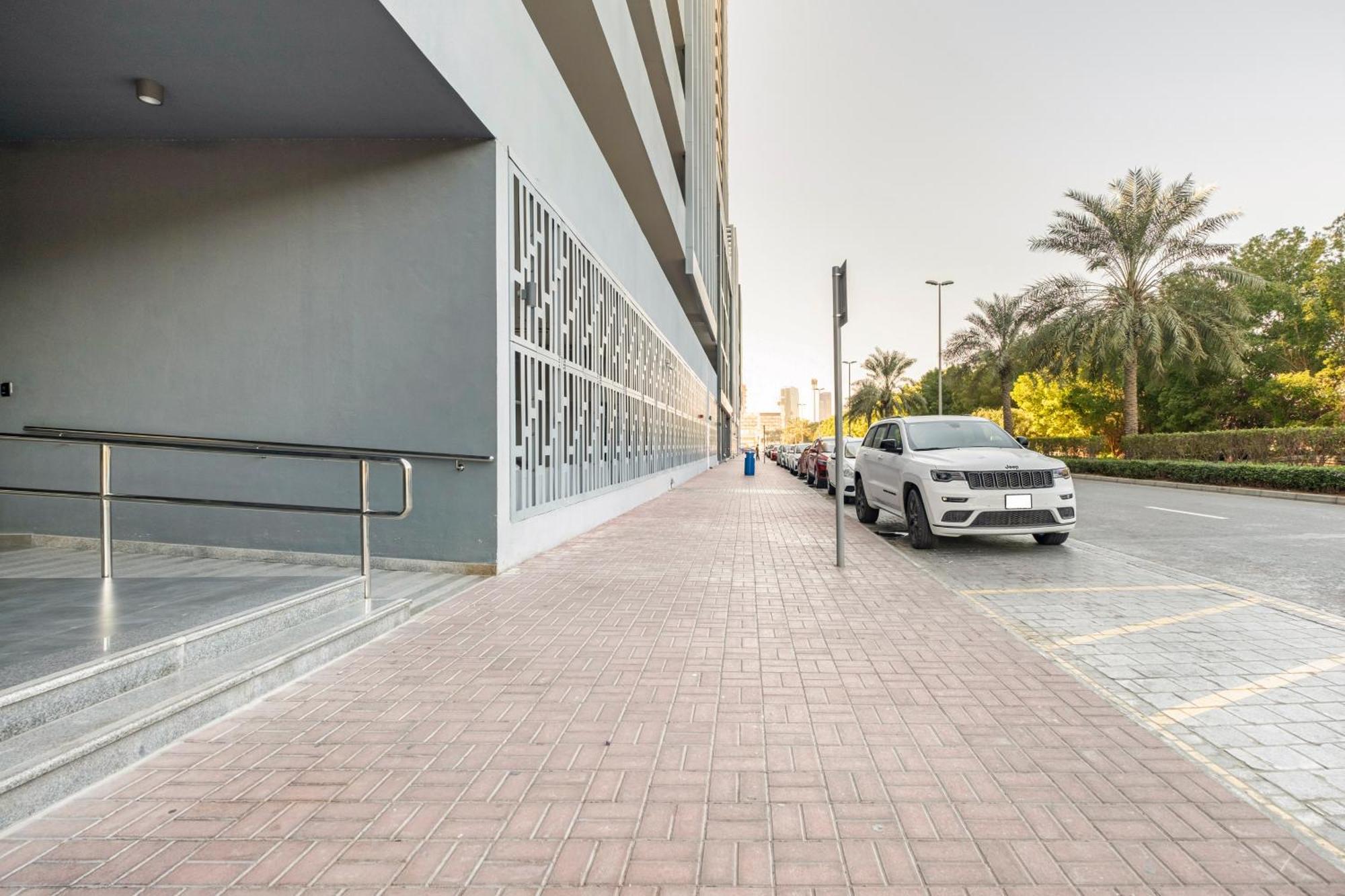 Dreamland 1br For 4, King Bed, Pool, Sauna, Gym, Free Parking * Dubai