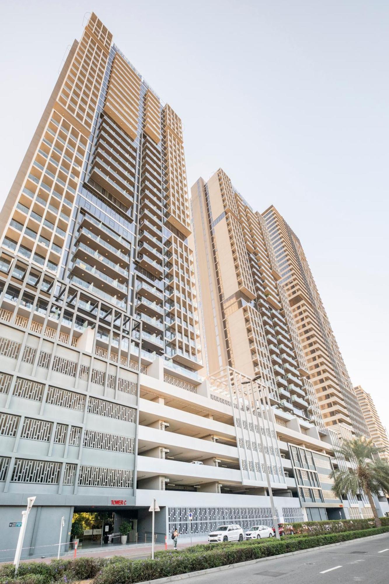 Apartment Dreamland 1br For 4, King Bed, Pool, Sauna, Gym, Free Parking *
